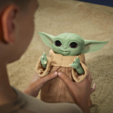 Screenshot på Star Wars The Mandalorian Galactic Snackin Grogu Animatronic Doll 24cm
