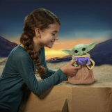 Screenshot på Star Wars The Mandalorian Galactic Snackin Grogu Animatronic Doll 24cm