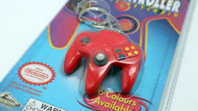Screenshot på N64 Controller Plastic Keychain Red Officiell (Nytt)