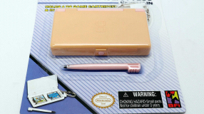 Screenshot på NDS Carrying Case/Stylus Keychain Orange Pink (Nytt)