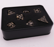 Screenshot på Greifenfels Void Series Dice (Brass Dragon)