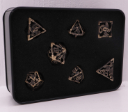 Screenshot på Greifenfels Void Series Dice (Brass Dragon)