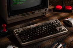 Screenshot på 8Bitdo Retro Mechanical Keyboard - C64 Edition (ISO UK Layout)