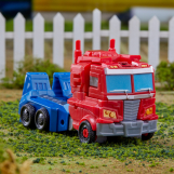 Screenshot på Transformers EarthSpark Optimus Prime Battle Base Trailer