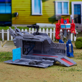 Screenshot på Transformers EarthSpark Optimus Prime Battle Base Trailer