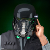 Screenshot på Star Wars The Black Series Imperial Death Trooper Premium Electronic Helmet
