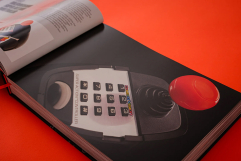 Screenshot på Trigger Happy - A Visual Celebration of Video Game Controllers (Inbunden)