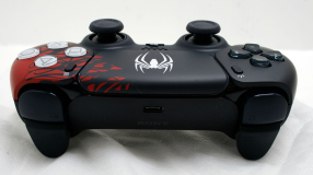Screenshot på Sony Playstation 5 Trådlös DualSense Handkontroll Marvels Spider-Man 2 Limited Edition (Bulk)
